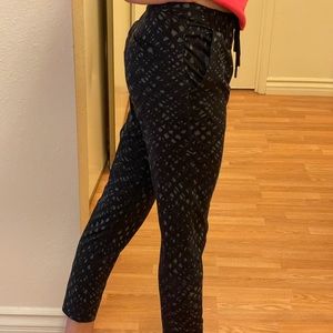Lululemon Grey Workout Pants Joggers size 6